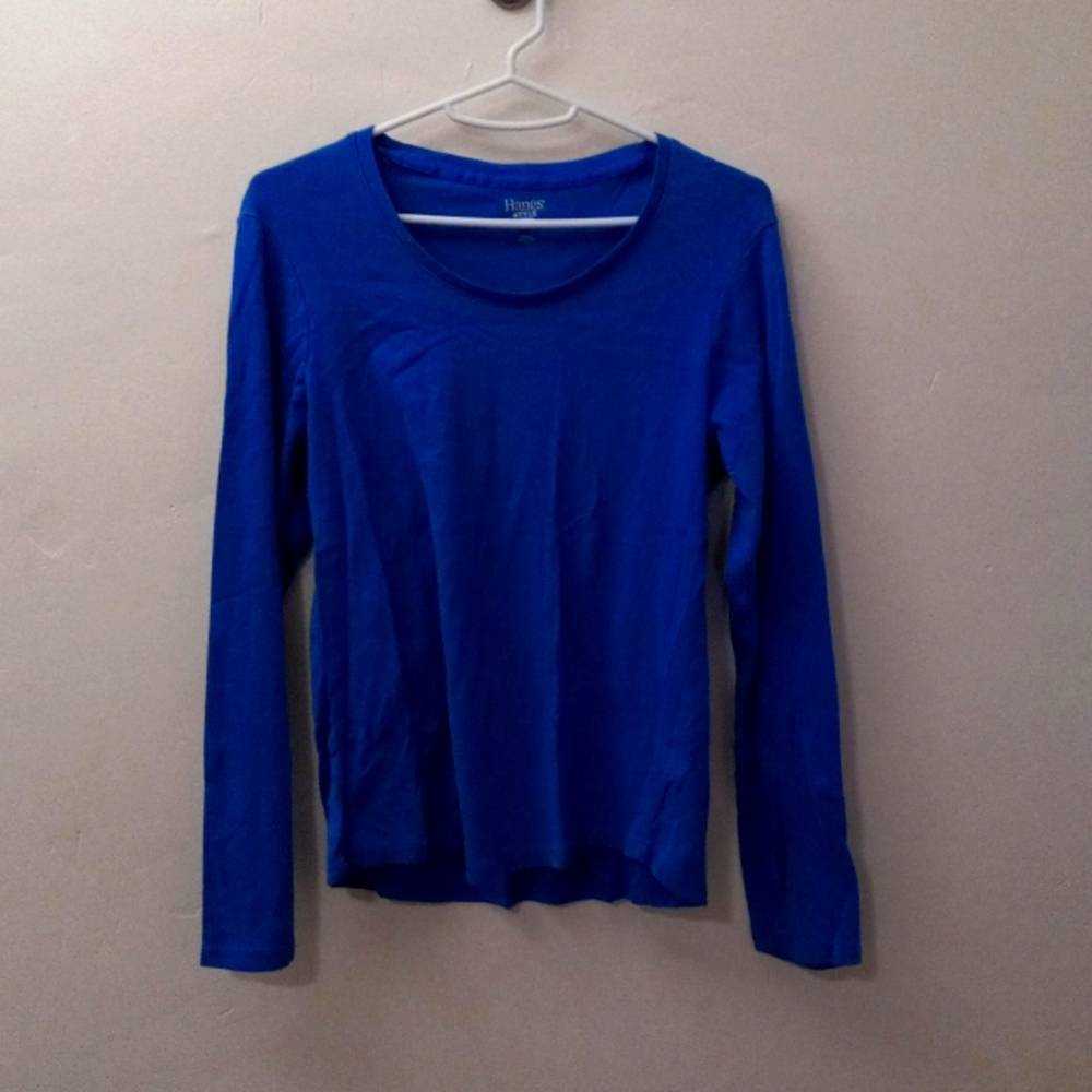 Hanes blue size large long-sleeved blue T-shirt